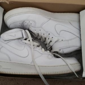 Nike Men's AIR FORCE 1 MID '07 WHITE size 11